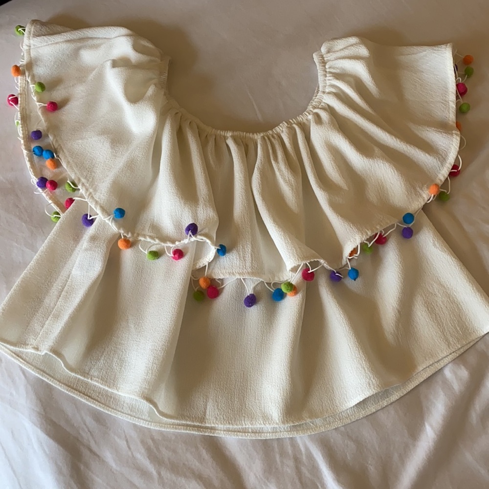 Off-shoulder colorful pom-pom shirt